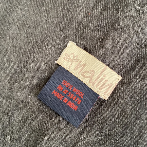 Large 100% wool scarf / shawl/ wrap - Picture 4 of 7